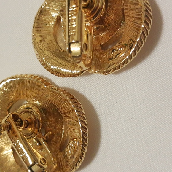 Napier Gold Tone Large Knot Clip-On Earrings VTG - Picture 7 of 16